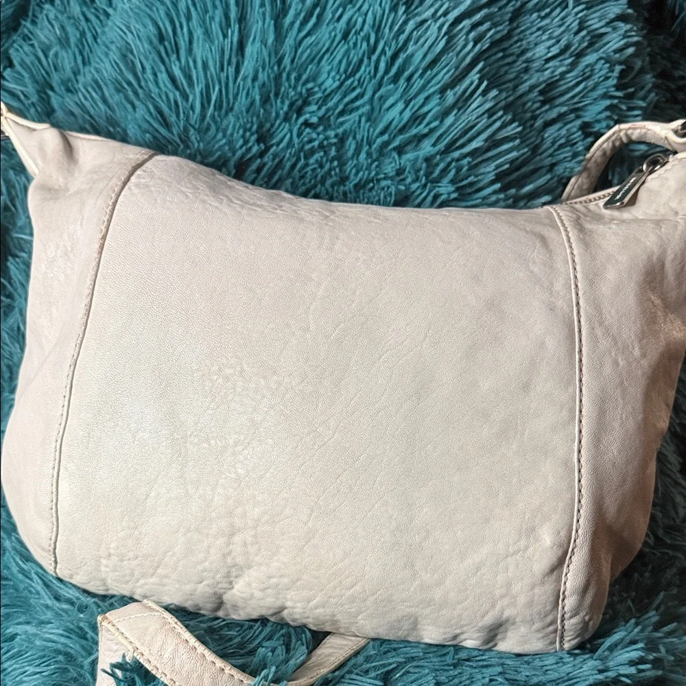 Michael Kors Cream Leather Crossbody Shoulder Bag with Dual Zips - Picture 4 of 7